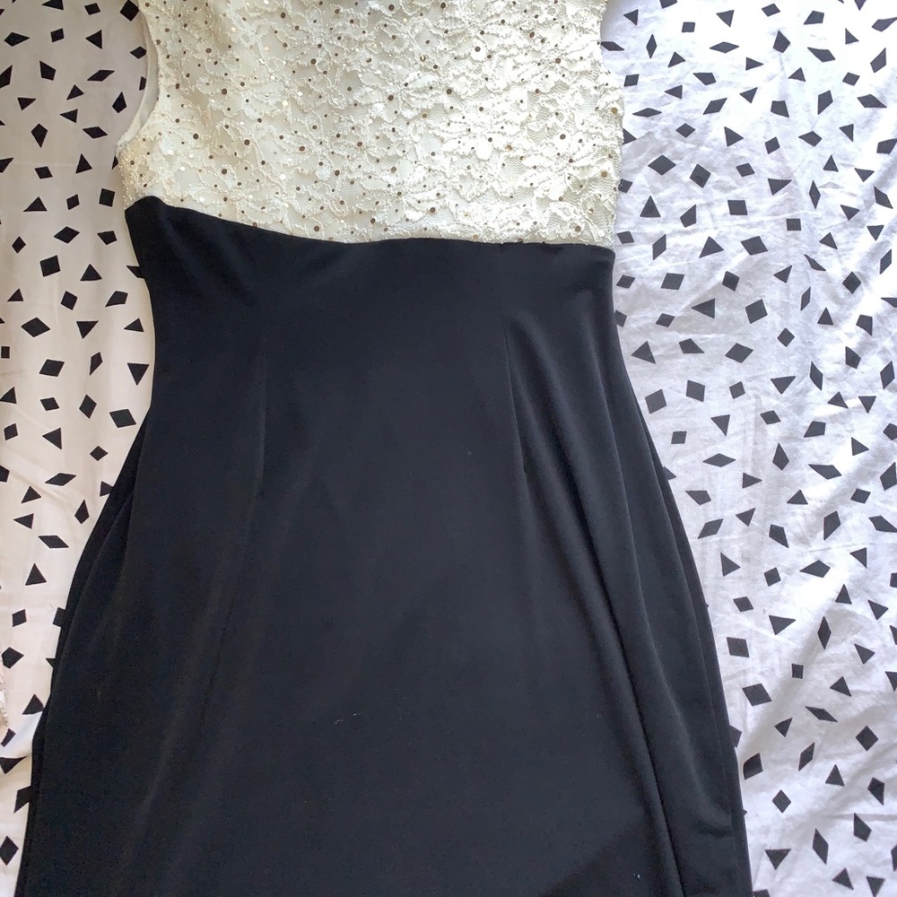Dress - Picture 3 of 4